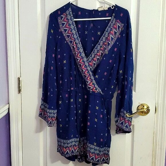 Roxy Boho Navy Medallion Print Surplice Front Flowy Romper - Picture 3 of 14